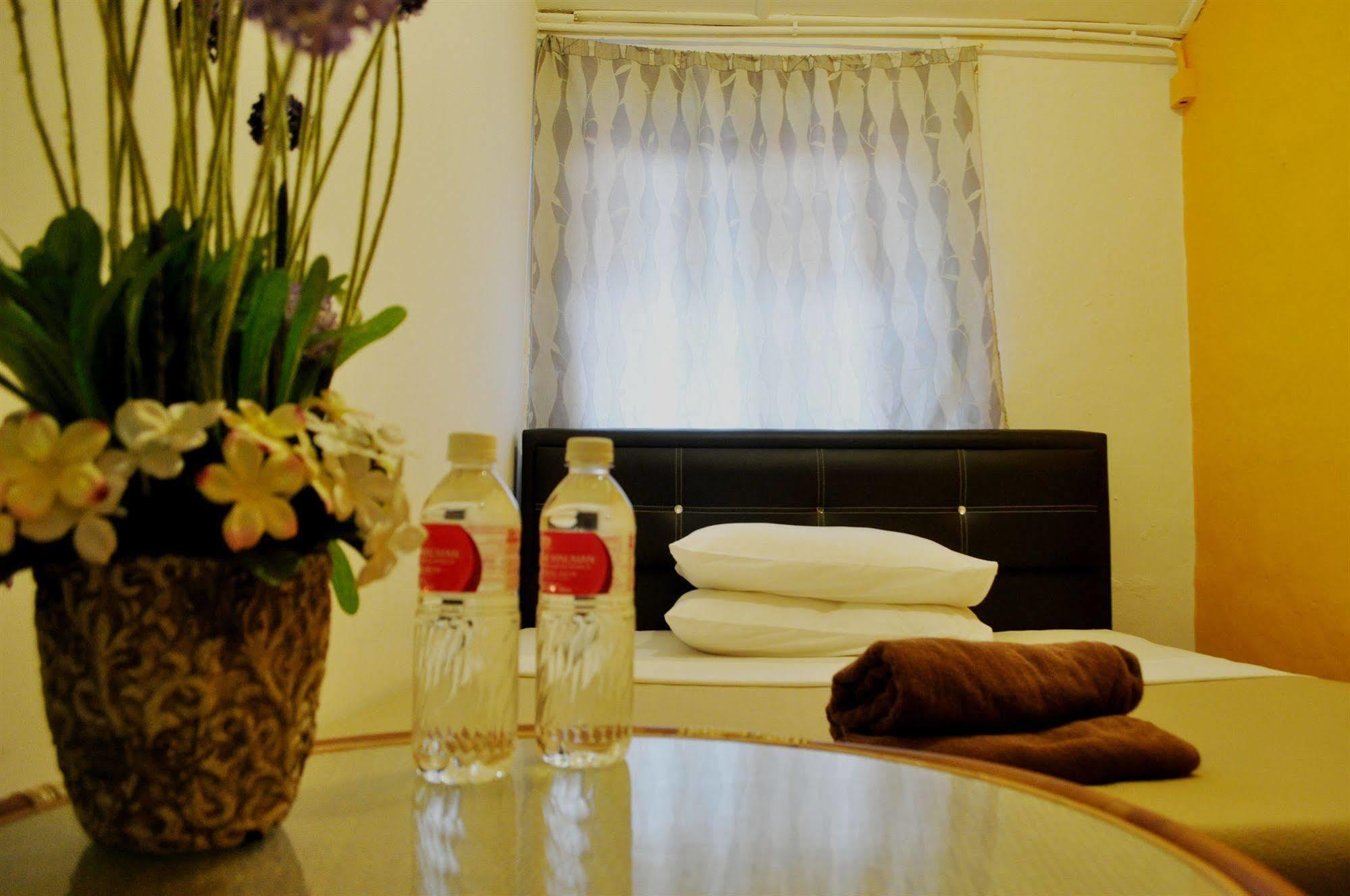 Monkey Motel Cafe Malacca מראה חיצוני תמונה